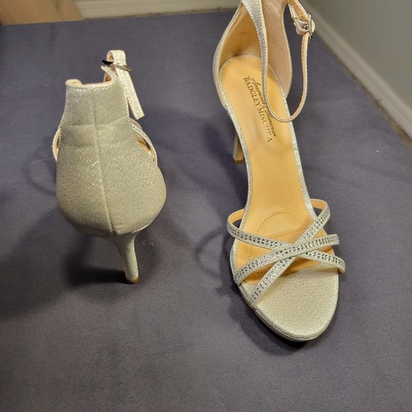 WOMENS BADGLEY MISCHKA AMERICAN GLAMOUR SILVER GLITTER HEELS - NEW WITH BOX!!! - Picture 12 of 15